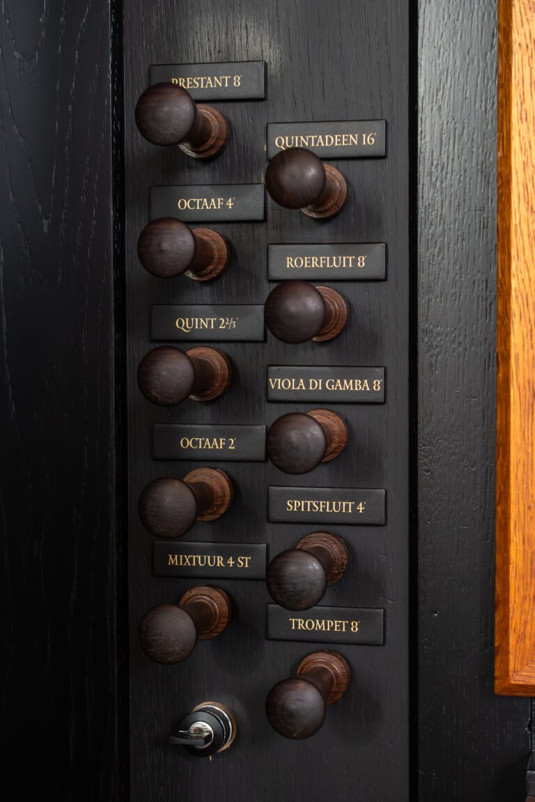 Hendrik Ido Ambacht, Orgel Petrakerk